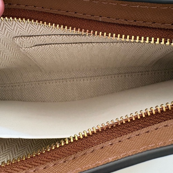 Tory Burch Emerson Shoulder Bag Saffiano Leather in Moose NWOT - Picture 6 of 8